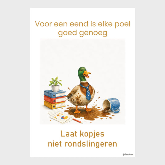 Kantoorposter met eend met stropdas in gemorste koffie naast een omgevallen mok en de teksten ‘Voor een eend is elke poel goed genoeg’ en ‘Laat kopjes niet rondslingeren’.